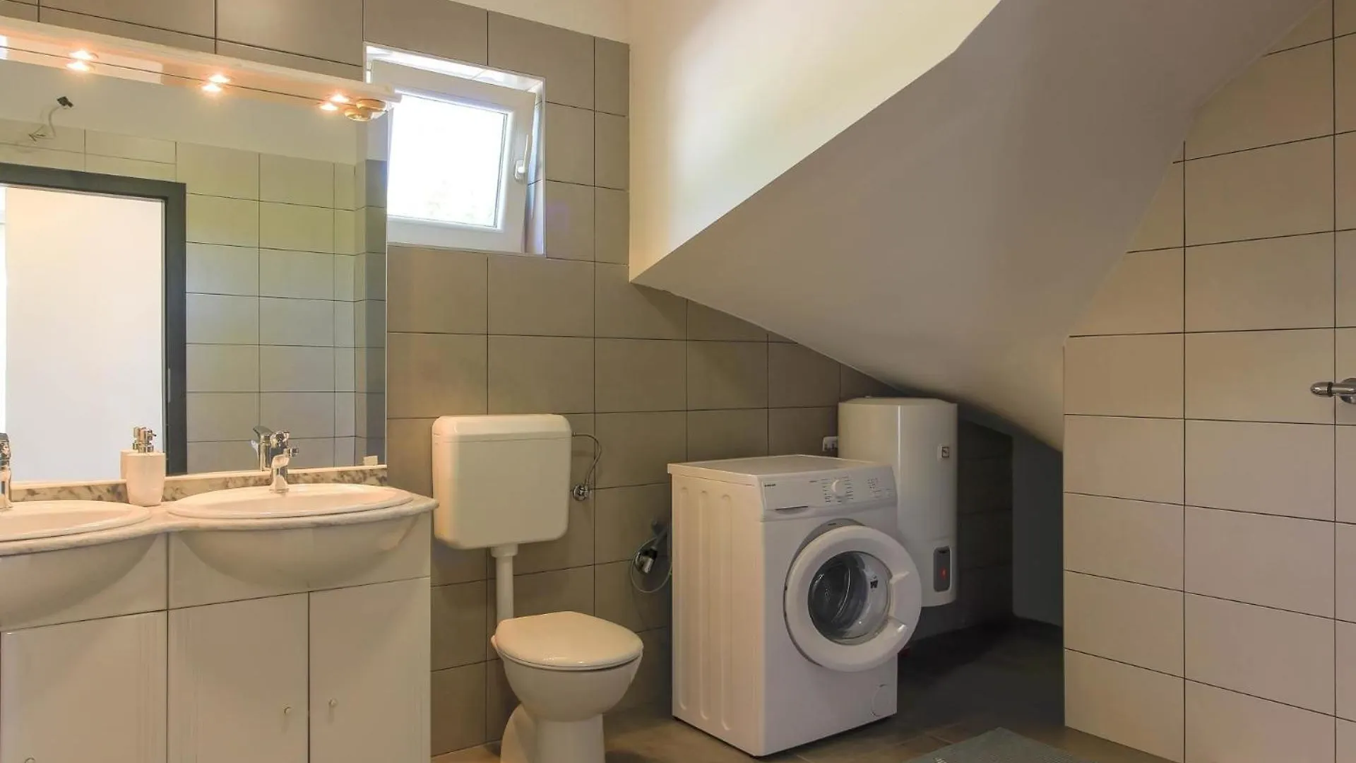 Ferienhaus Mit Privatpool Fuer 7 Personen Ca 120 Qm In Medulin, Istrien Suedkueste Von Istrien 0*, Pula