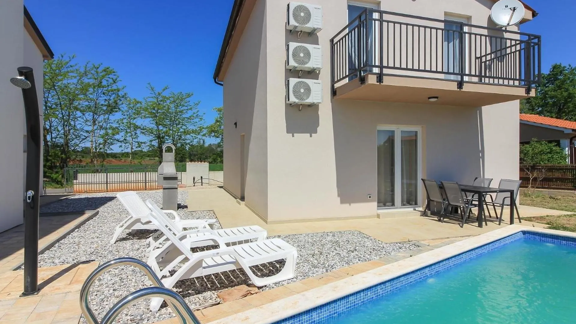 Ferienhaus Mit Privatpool Fuer 7 Personen Ca 120 Qm In Medulin, Istrien Suedkueste Von Istrien